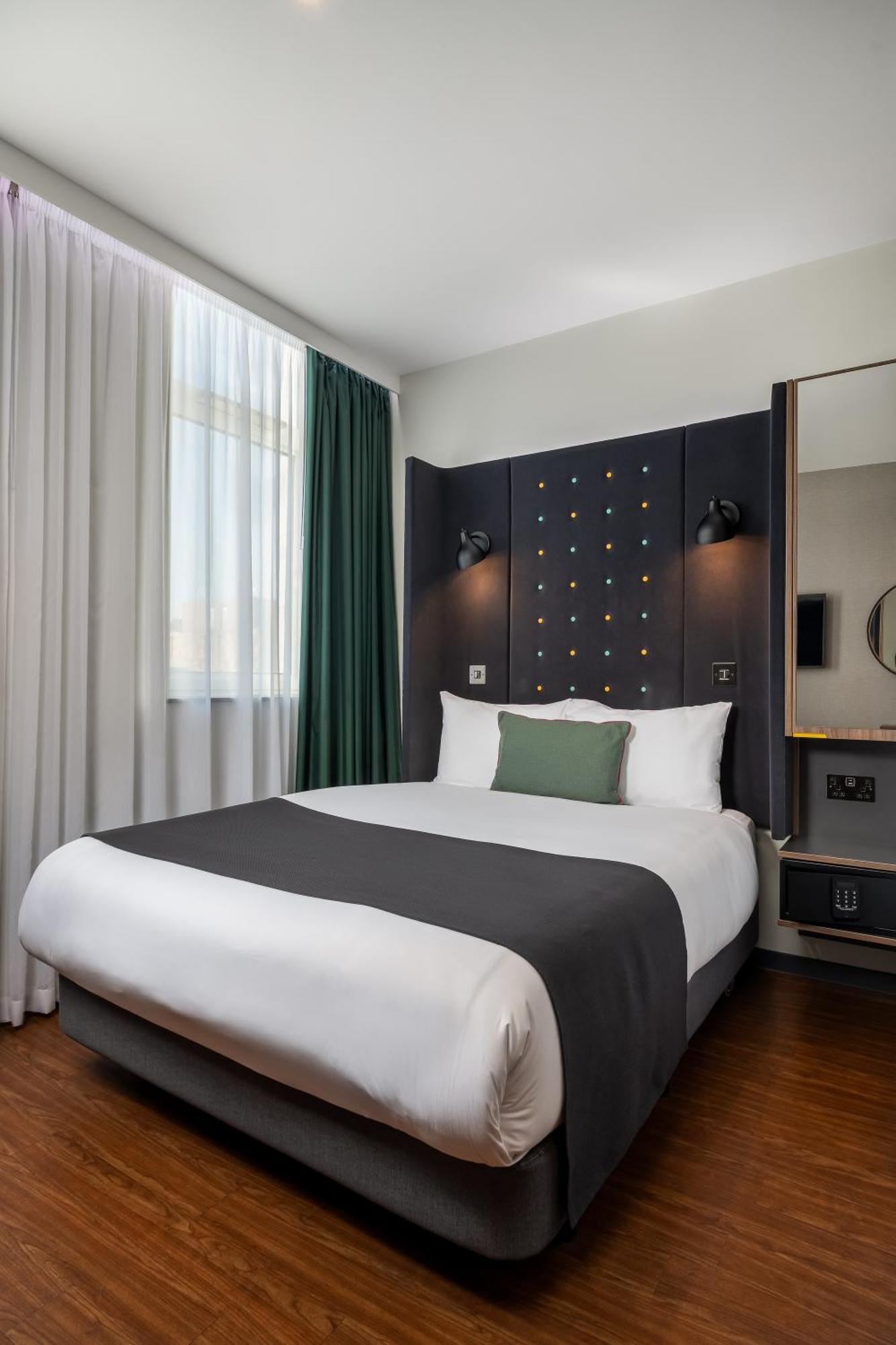 Cosy Double Room Window
