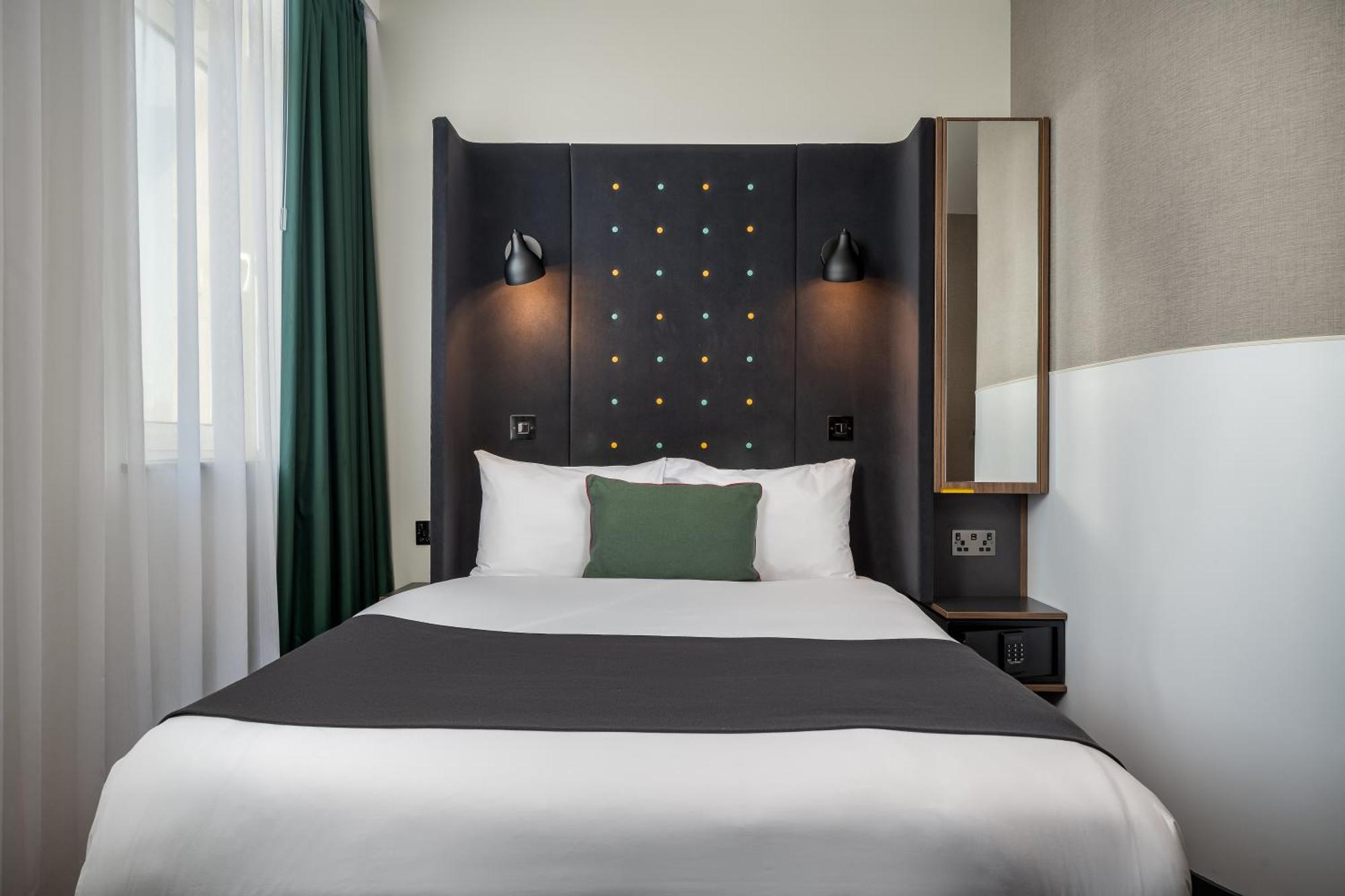 Cosy Double Room Window