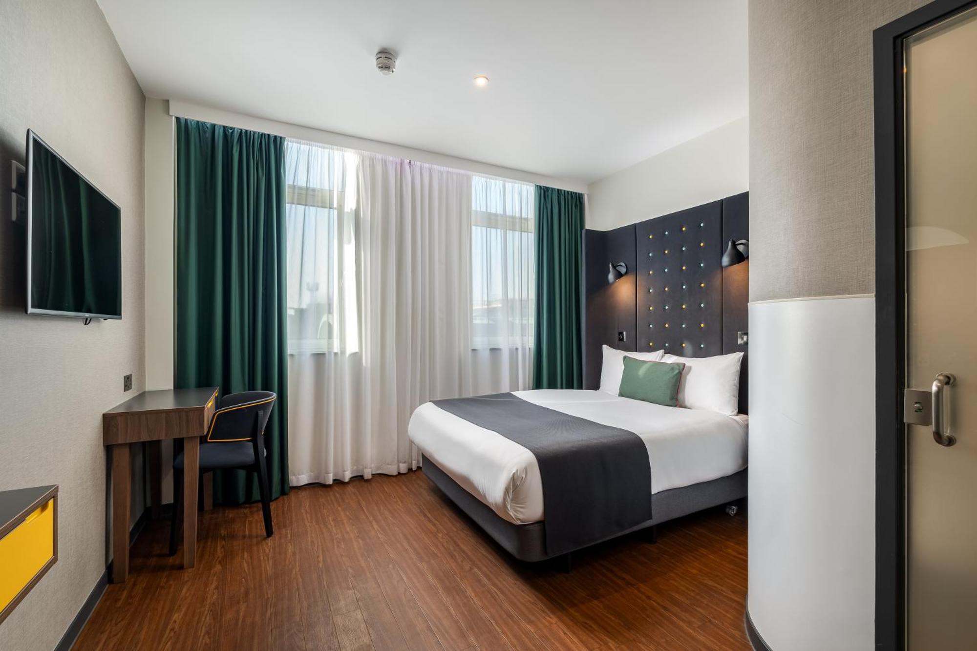 Cosy Double Room Window